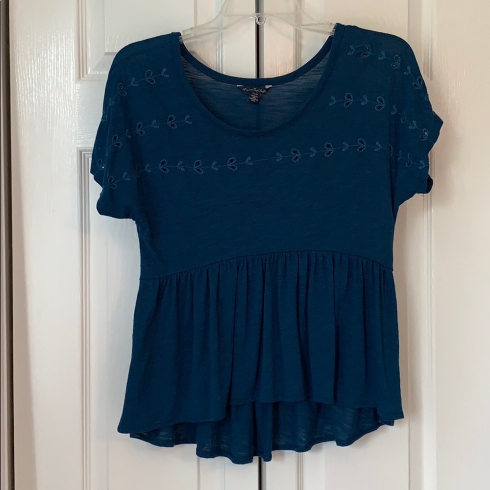 American Eagle teal shirt